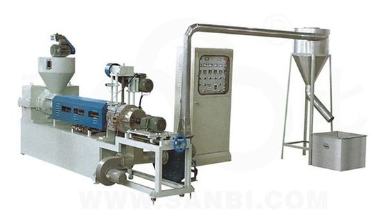 Chine Le plastique de coupure chaud de pp/PE réutilisant l'air de machine a refroidi la machine en plastique de granulatoire fournisseur