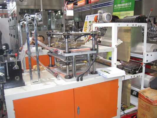 Chine Gant de PE de doubles couches faisant la machine fournisseur